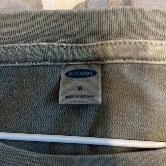 Old Navy Sleeveless Shirt - Picture 3 of 3